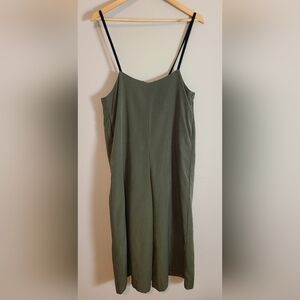Ray Cassin green suspender capris‎